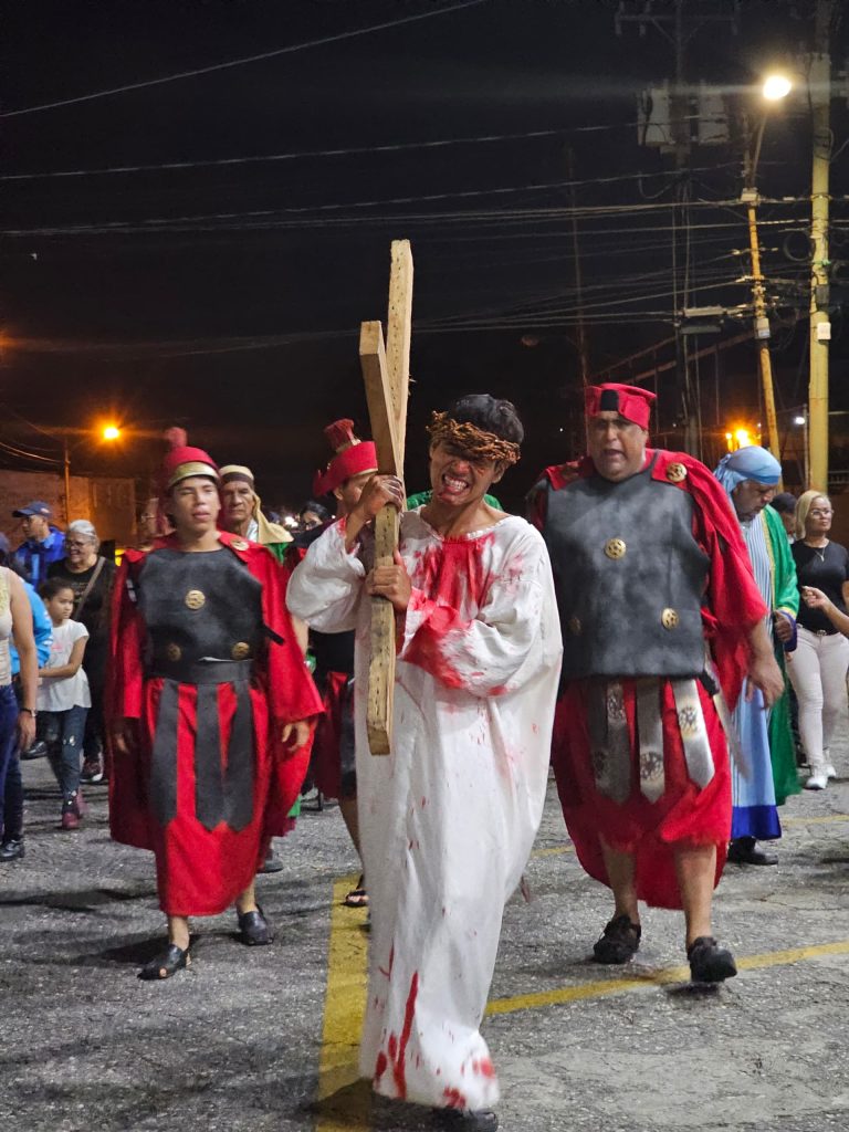Conmovedor Viacrucis Viviente del Grupo Expresión Popular impacta a miles en Yaracuy