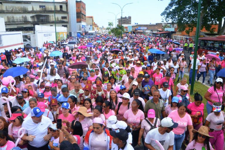 Yaracuy cerró el Mes Rosa con caminata y anuncios para la salud femenina