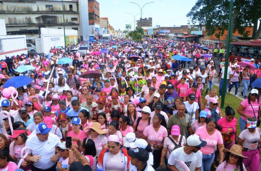 Yaracuy cerró el Mes Rosa con caminata y anuncios para la salud femenina
