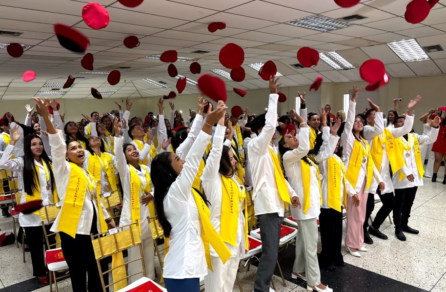 UCS gradúa a 46 profesionales en Fisioterapia y Odontología