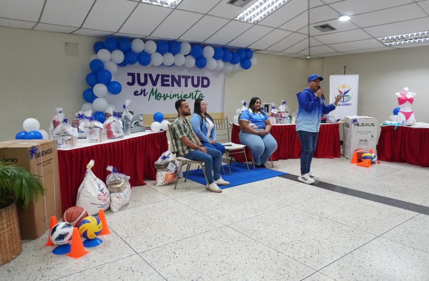 Inajudey e Iadey entregaron 50 kits productivos en áreas de repostería, barbería&hellip;