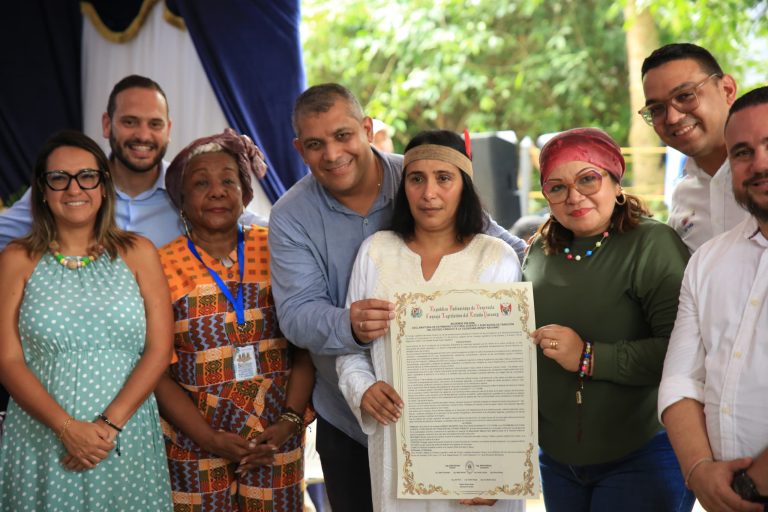 Cley declara Patrimonio Cultural Viviente a la líder espiritual Wendy Navarro